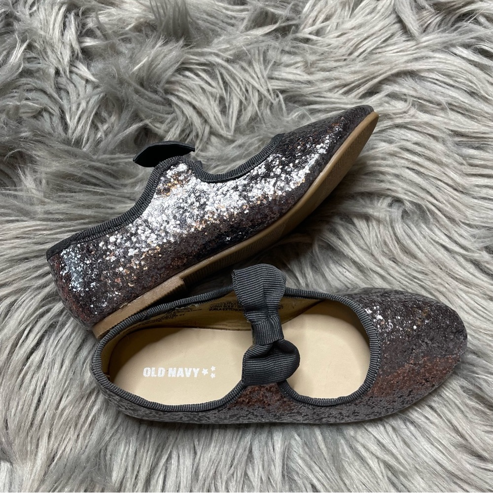 Girl silver glittery dress shoe